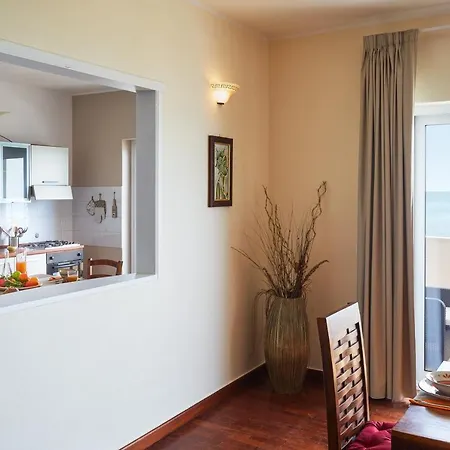Apartment Orizzonte Casesicule, Fantastic Sea View With Balcony And Big Windows, Wi-fi Pozzallo